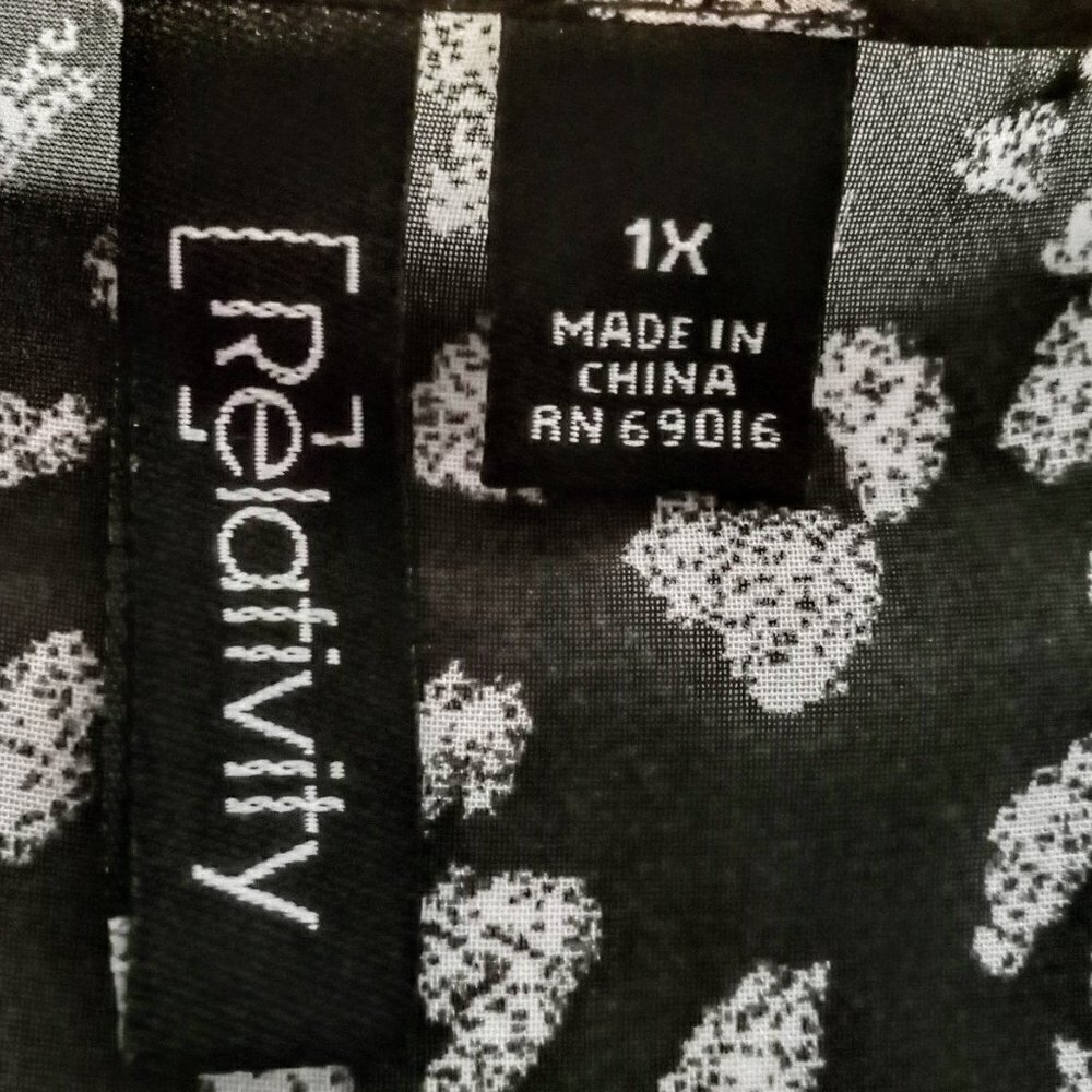 Relativity B&W Print Ruffle Front Cap Sleeve Top - Picture 4 of 7